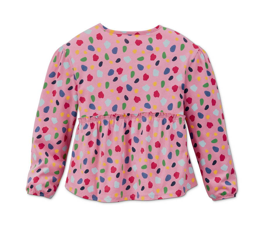 Rosa Langarmshirt mit bunten Tupfen.