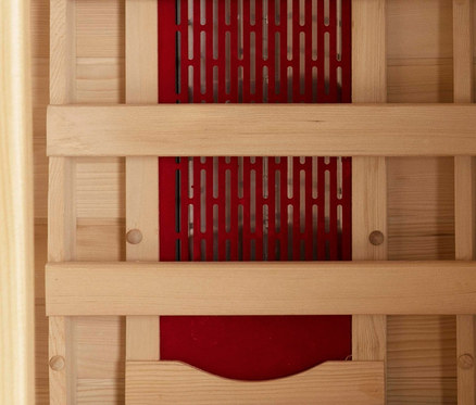 Detailaufnahme des Innenraums der Home-Deluxe-Infrarotkabine »REDSUN M« mit roten Gittern.