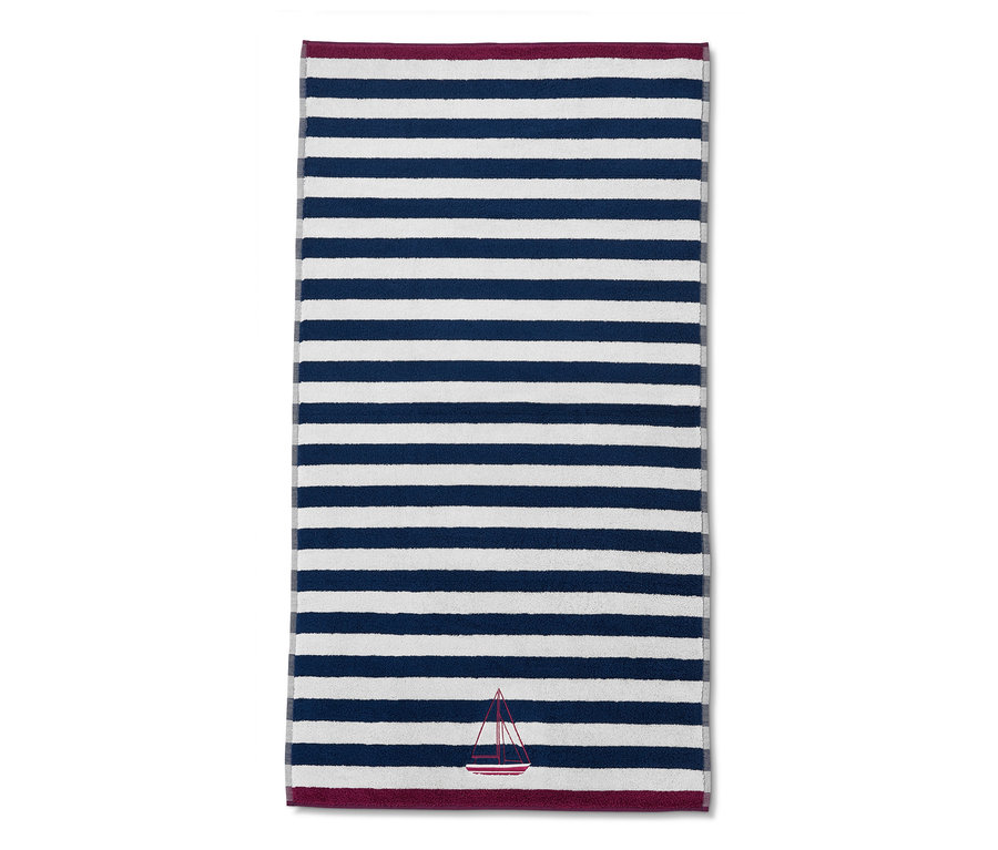 Gestreiftes Badetuch mit Segelboot-Stickerei.
