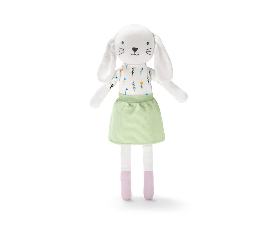 Eine Stoff-Puppe »Häschen« mit Blumenmuster-Top und grünem Rock.