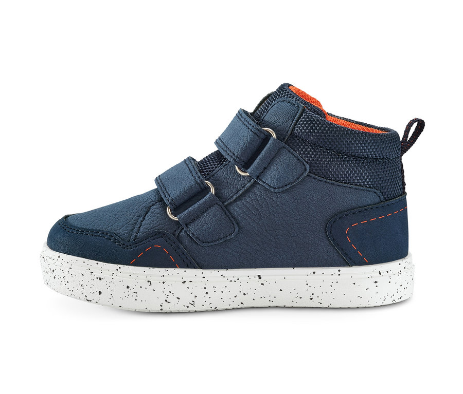 Blauer Sneaker mit zwei Klettverschlüssen.