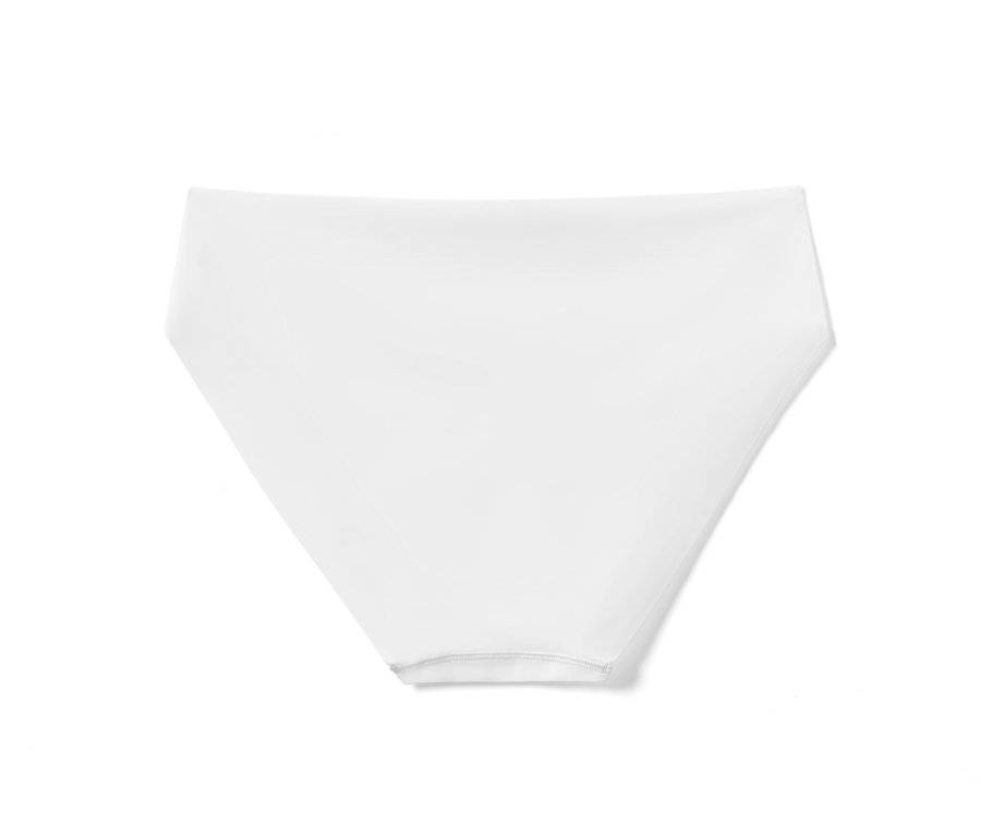 Ein einzelner, weißer 5 Magic-Cut-Slip auf weißem Hintergrund.