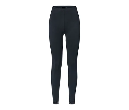 Schwarze Leggings mit Spitzenborte.
