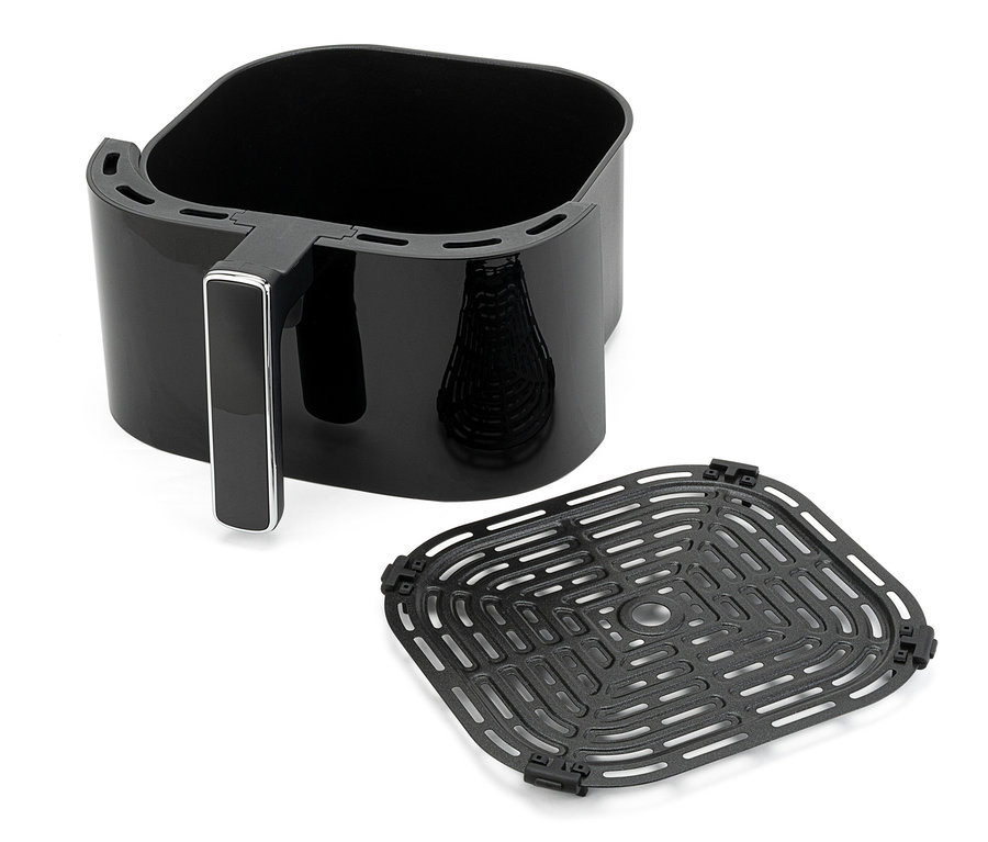 Eine schwarze WILFA Dualfry Heißluftfritteuse, 6 l, mit herausgenommenem Korb.