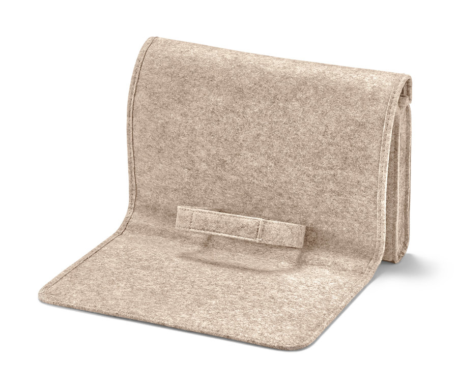 Beiger Bett- und Couchorganizer.