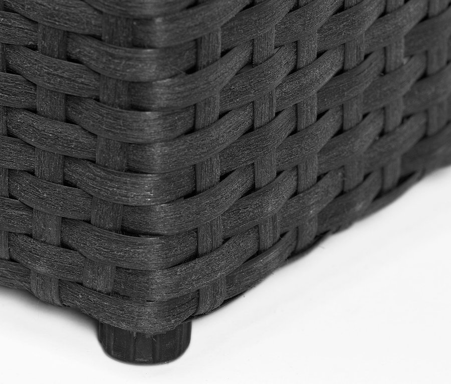 Detail einer anthrazitfarbenen Pflanzsäule aus Polyrattan, Höhe ca. 60 cm.