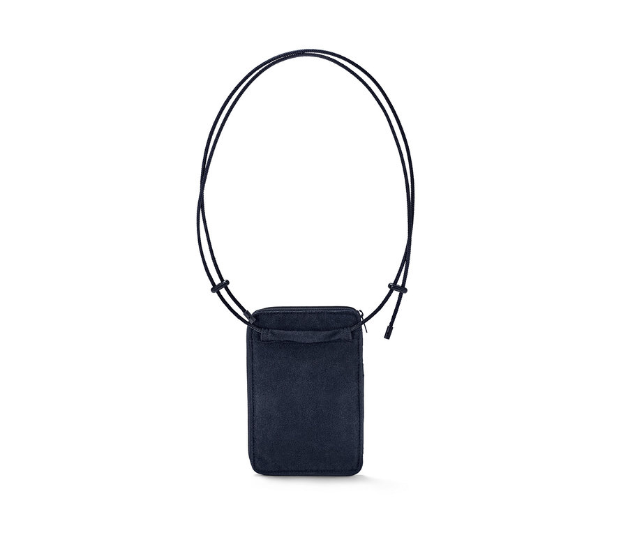 Schwarzer Brustbeutel.