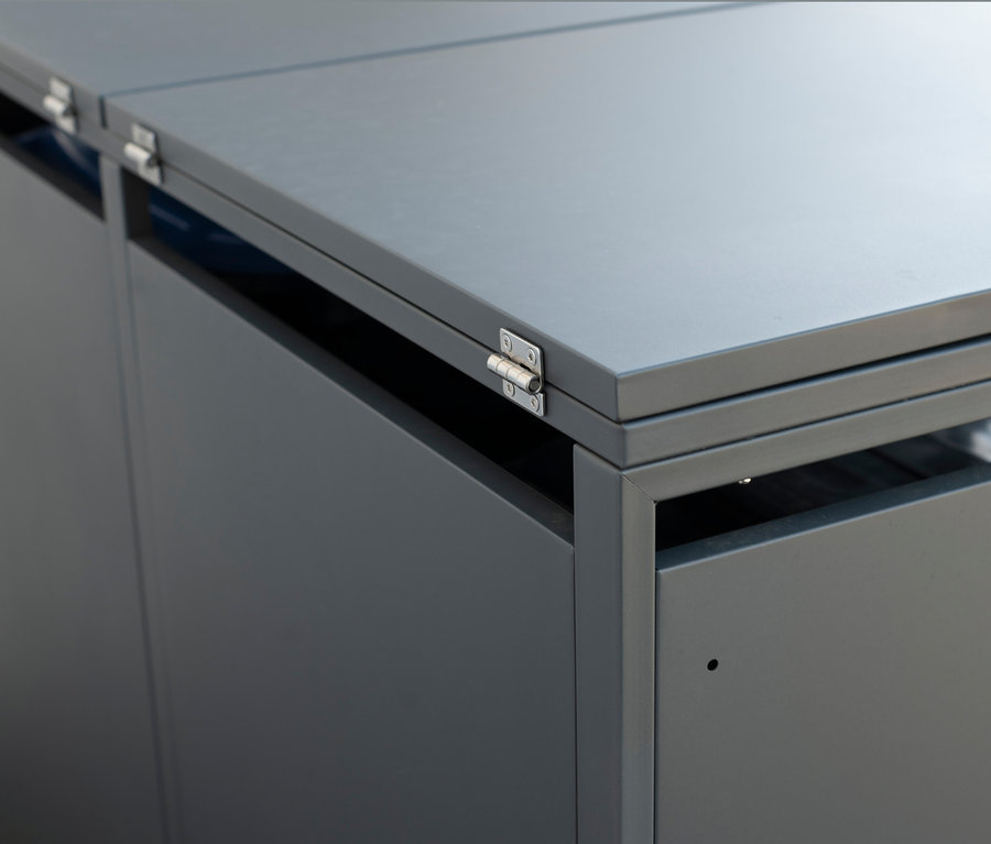 Detailansicht einer grauen Stahl-Mülltonnenbox für 2 Mülltonnen.