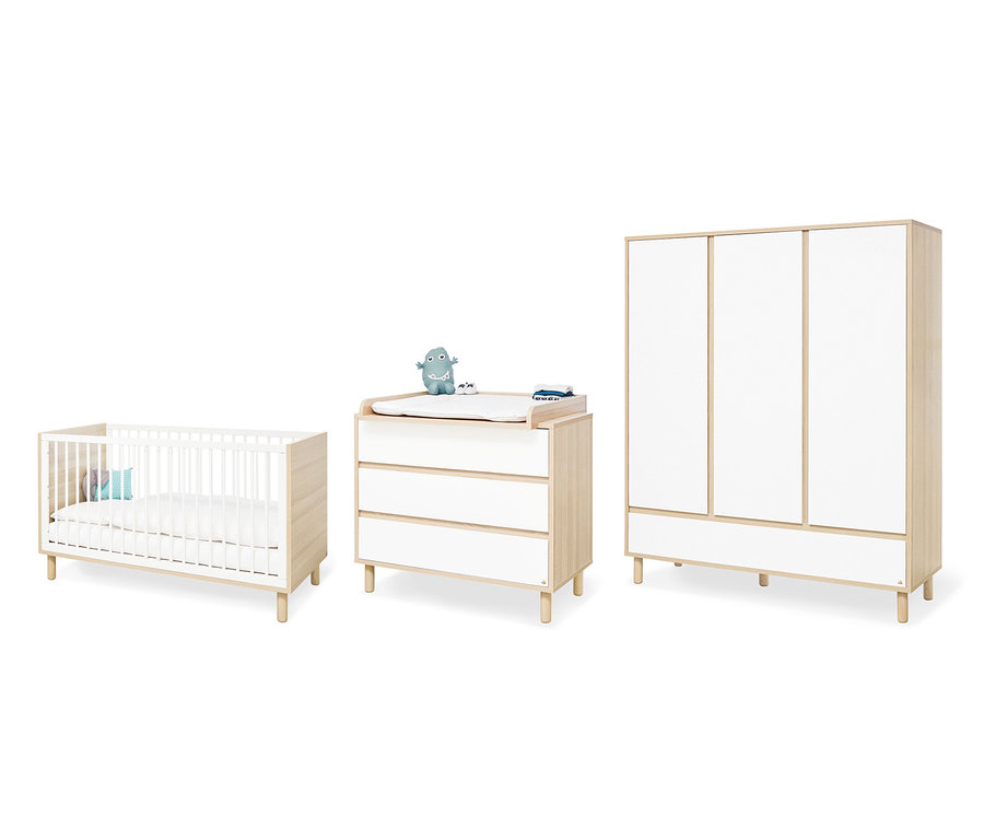 Kinderbett, Kommode und Schrank aus hellem Holz und weißen Schubladen. 3-teiliges, großes Pinolino Set »Flow« breit.