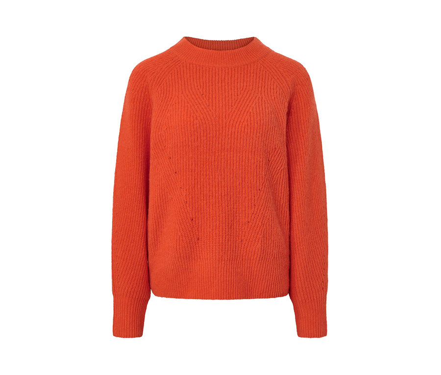 Orangefarbener Strickpullover.