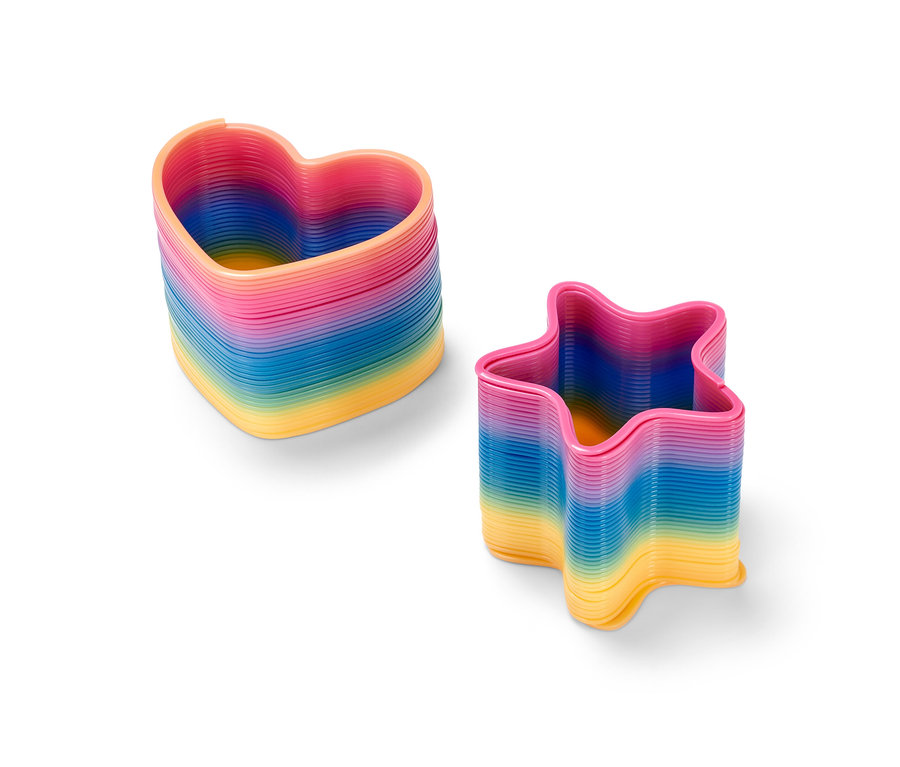 Zwei Treppenhüpfer, eine in Herzform, die andere in Sternform.