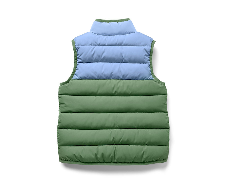 Detailansicht der Rückseite einer Kinder-Steppweste im Colorblocking-Design.