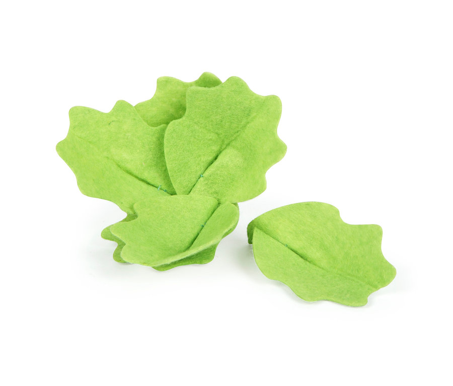 Grüne Salatblätter aus dem small foot Schneide-Set Salat »fresh« auf weißem Hintergrund.