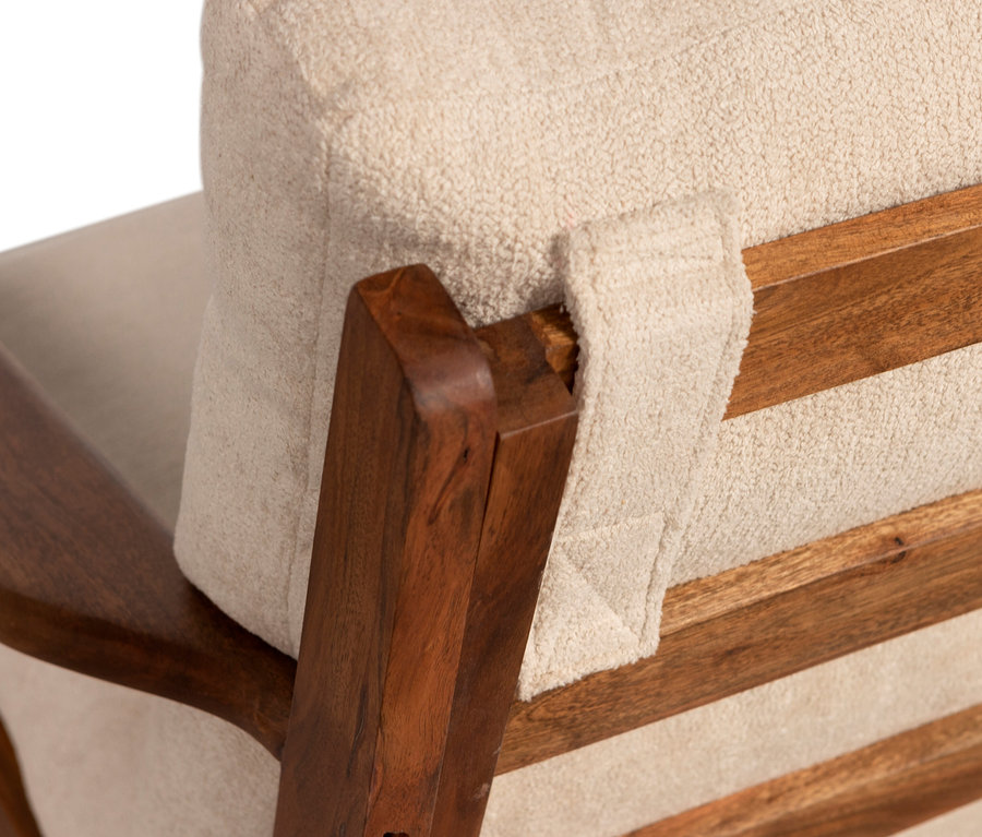 Detailansicht des BePureHome Sessels »Housten« mit Bouclé-Bezug und Holzgestell.