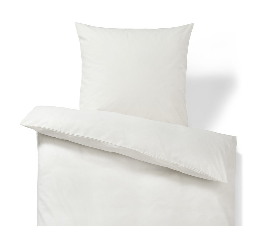 Weiße Renforcé-Bettwäsche mit Schriftzug, Normalgröße und Übergröße.