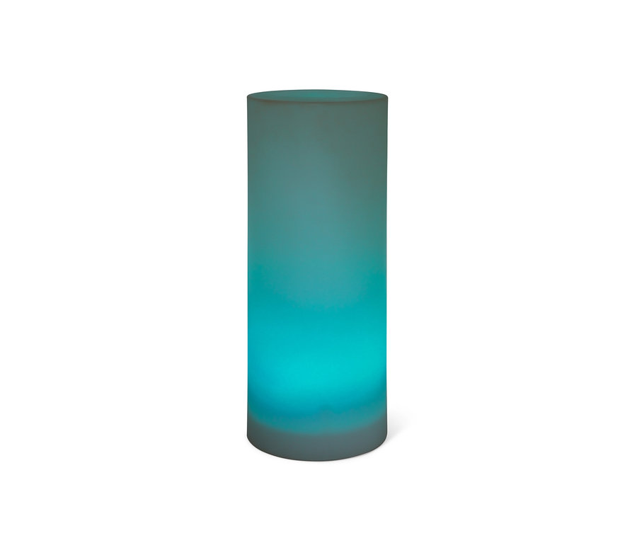 Eine Solar-Lichtsäule mit Farbwechsel, ca. 50 cm, leuchtet blau.