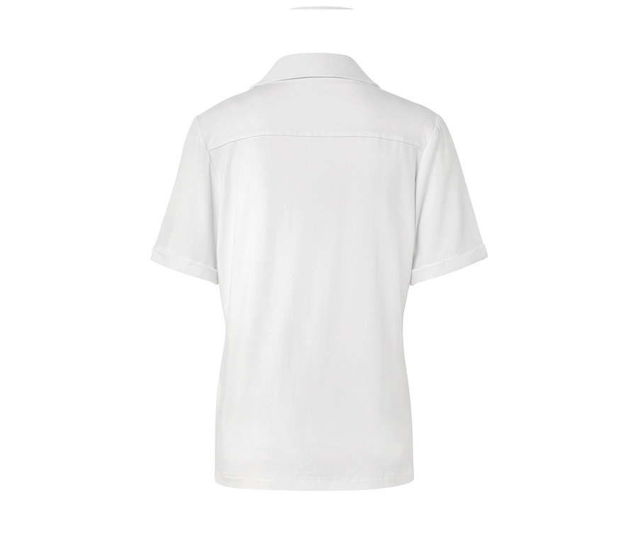 Rückansicht eines weißen Blusenshirts mit Knopfleiste.