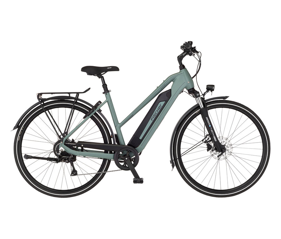 Ein graues FISCHER Trekking E-Bike VIATOR 2.1 ACTIVE, 50 cm steht vor einem weißen Hintergrund.