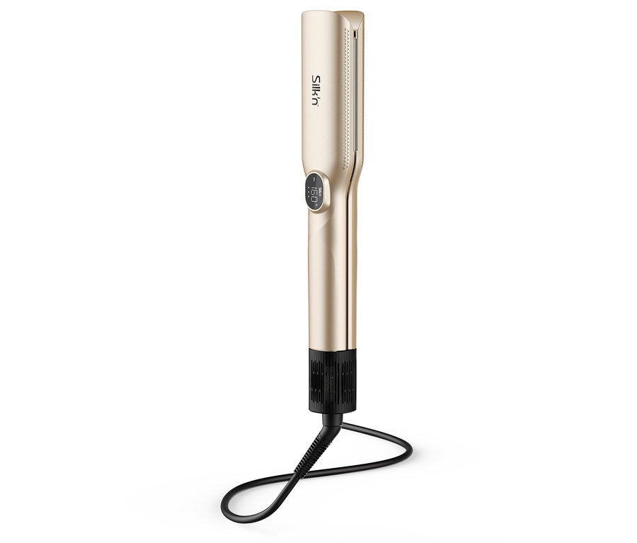 Ein goldenes Glätteisen von Silk'n steht auf einem weißen Hintergrund.