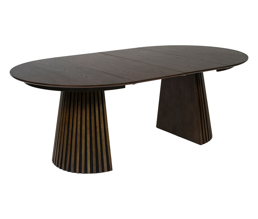 Ovaler deVries Diningtisch »Barletta« aus Smoaked Oak, 120/210 x 120 cm, mit zwei trapezförmigen Füßen.