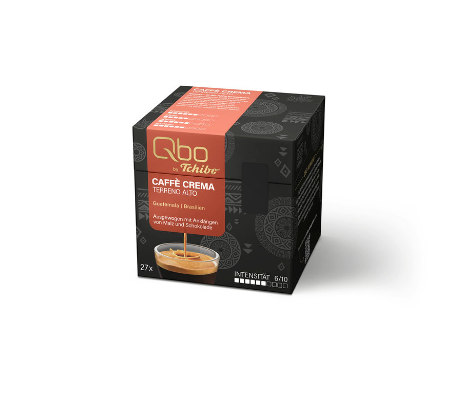 Schwarze Packung Qbo Caffè TERRENO ALTO Kaffeekapseln mit rotem Band, Markenlogo und Bild von Kaffee in einer Tasse. Enthält 27 Kapseln, Intensität 6/10.