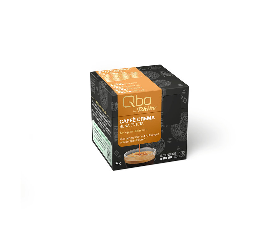 Schwarze Qbo by Tchibo Caffè Crema Buna Enteta Kaffeekapselpackung mit orangefarbenem Band, Aufschrift "8x" und "Intensität 5/10".