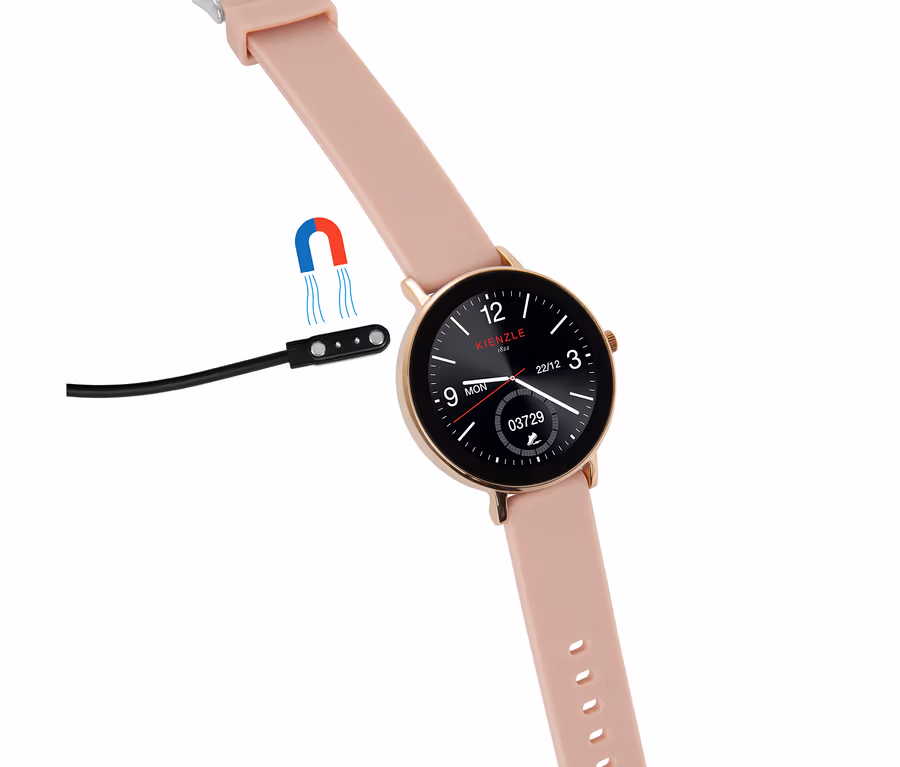 Nahaufnahme der roségoldfarbenen Kienzle »Active Smart Slim« Uhr beim Aufladen mit Magnetkabel.
