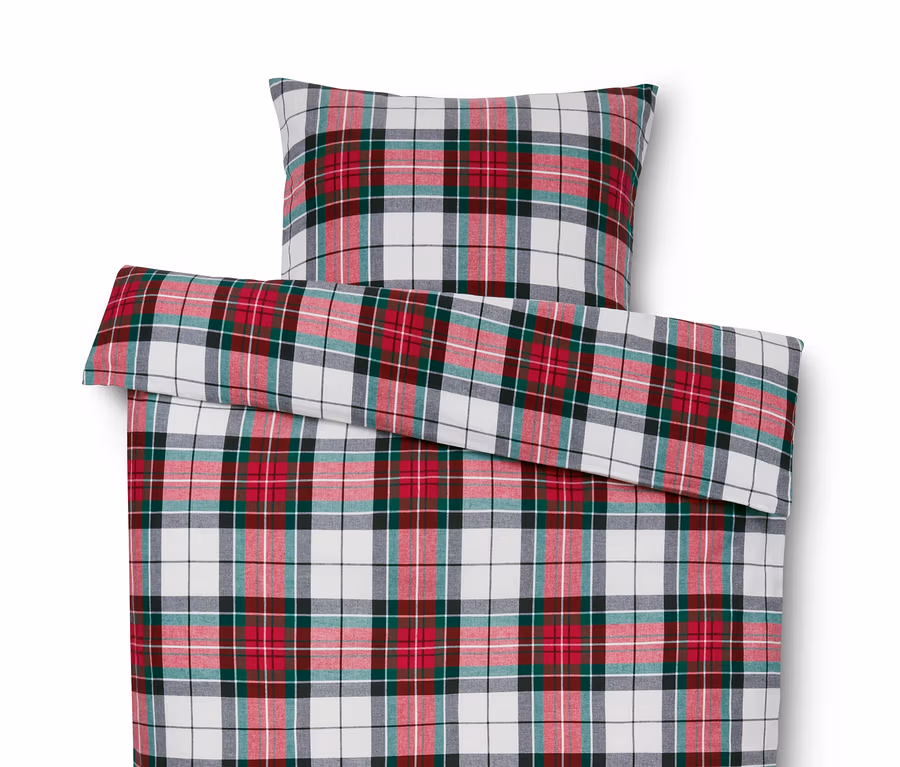 Flanell-Bettwäsche mit Karomuster in Rot, Grün und Weiß.