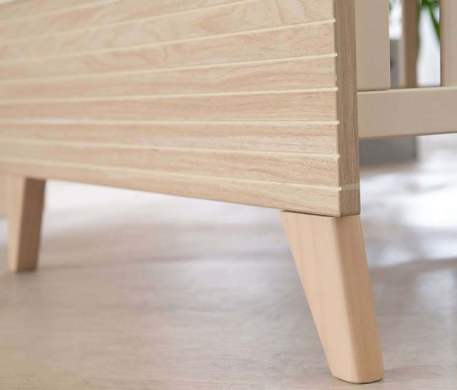 Detail einer Ecke des roba Sets »Sidney« 2-teilig, Kaschmir, mit Holzfüßen.