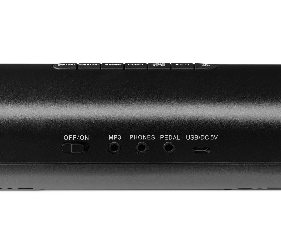 Detailansicht des Bedienfelds eines elektronischen Schlagzeug-Sets. Zu sehen sind Tasten für Lautstärke, Demo und Set-Auswahl, sowie Eingänge für MP3, Kopfhörer, Pedal und USB/DC 5V.