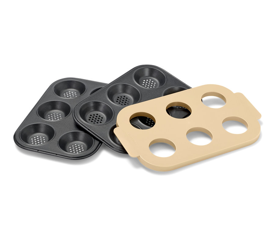 Zwei Mini-Burger-Backsets und eine beige Lochplatte.