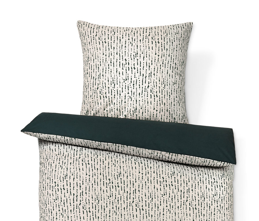 Ein Set Premium-Baumwoll-Bettwäsche mit einem Linienmuster und einer einfarbigen, dunkelgrünen Bordüre.