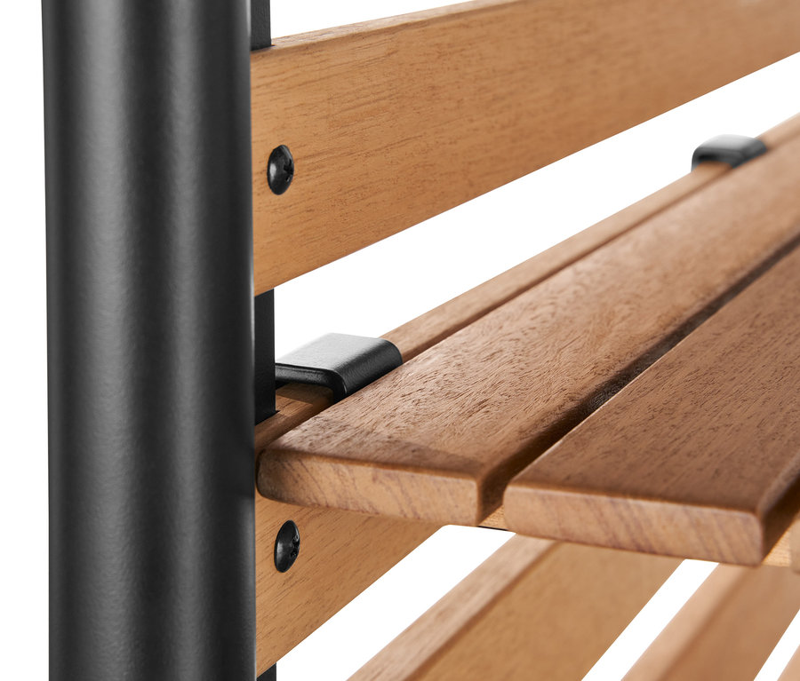 Detail der Outdoor-Lounge »Elin« mit flexiblen Sitzelementen und Einhängregalen.