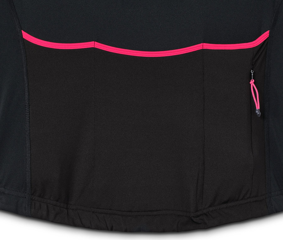 Detailaufnahme eines Thermo-Radtrikots mit Rückentaschen und pinkfarbenem Rand.