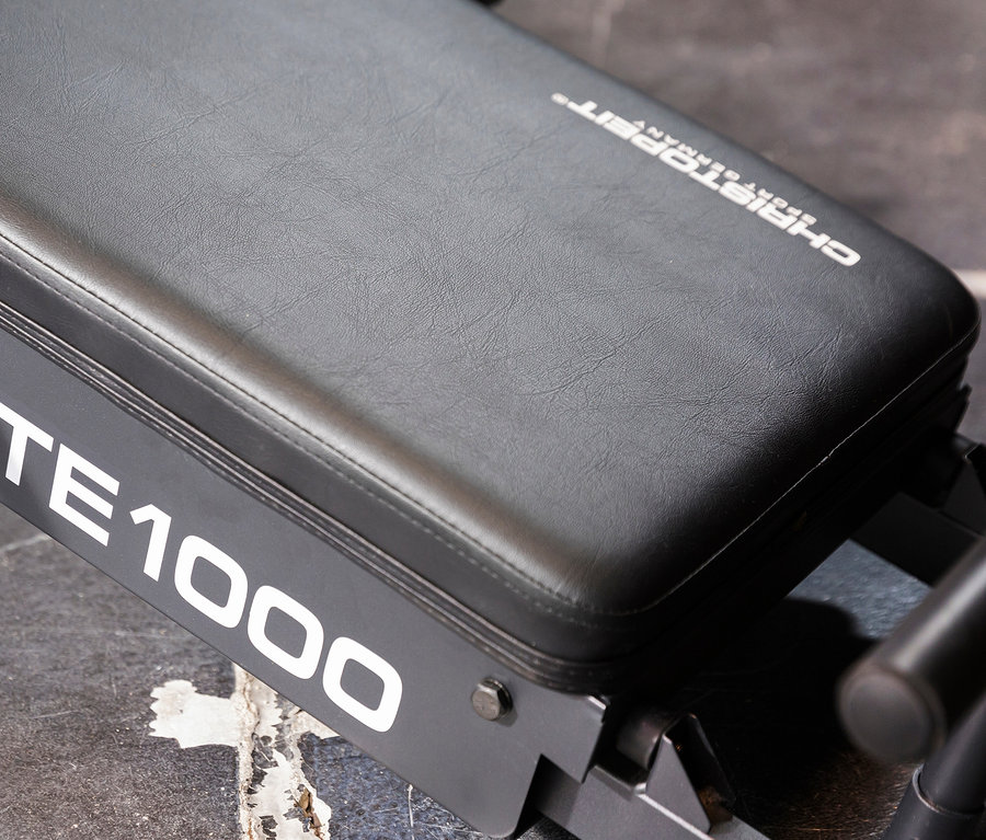 Detailaufnahme der schwarzen Christopeit Total Exerciser »TE 1000«.
