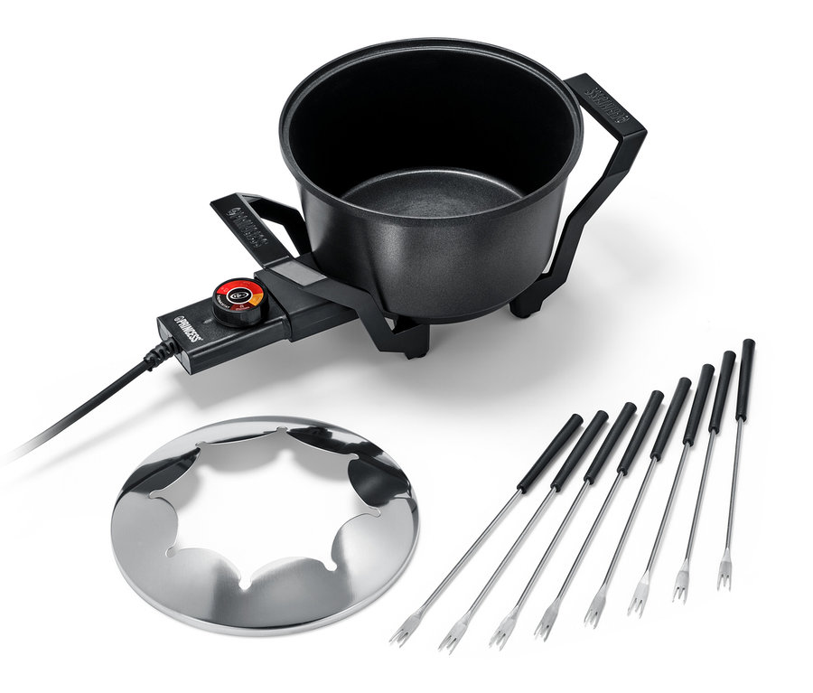 Schwarzes Fondue-Set mit Gabeln und silberner Abdeckung.