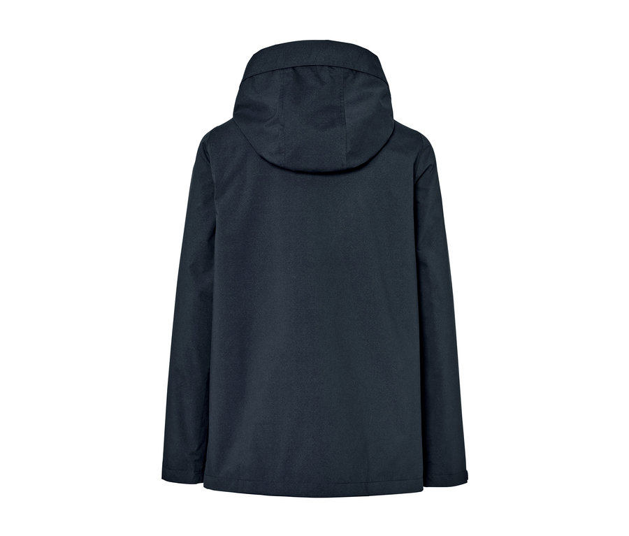 Dunkelblaue Allwetterjacke von hinten.
