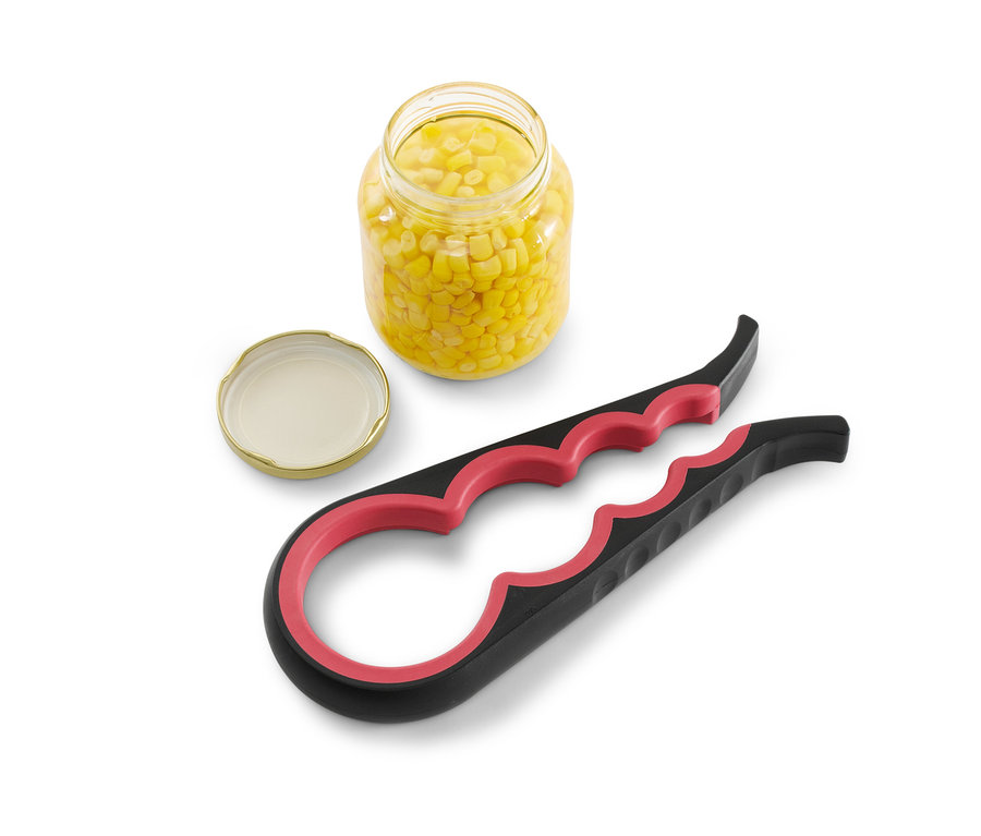 Glas-und-Flaschenöffner neben offenem Glas mit Mais.