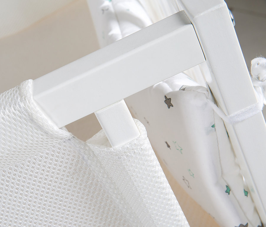 Detailansicht des weißen roba Room Bed »Sternenzauber« Safe asleep®, 60 x 120 cm.