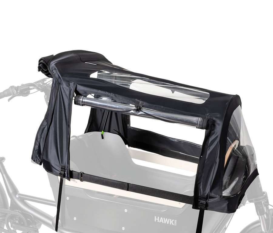 Detail einer schwarzen HAWK Regenabdeckung für ein E-Cargo 2.2 Bafang Fahrrad.