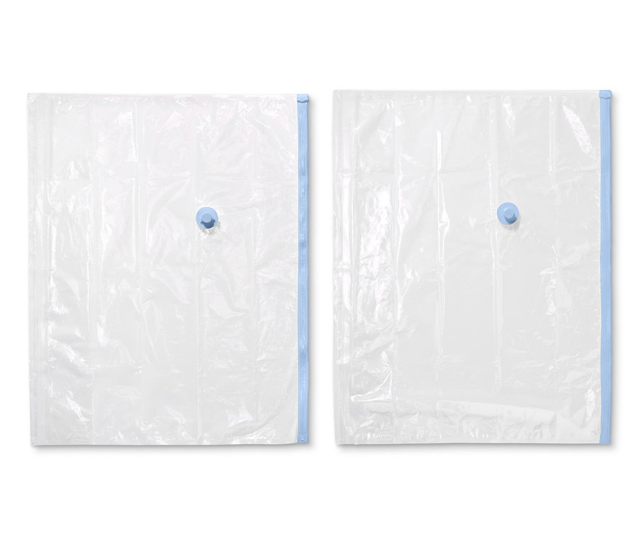 Zwei Vakuum-Aufbewahrungsbeutel, Würfel, liegen nebeneinander.