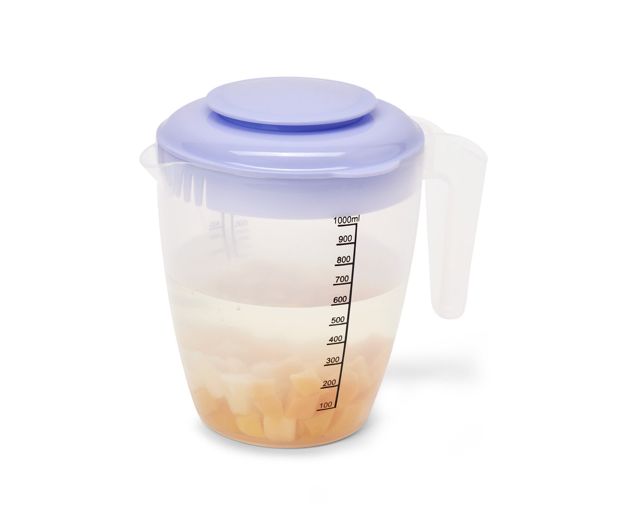 Ein Rührbecher mit Deckel, gefüllt mit Fruchtstücken und Wasser.