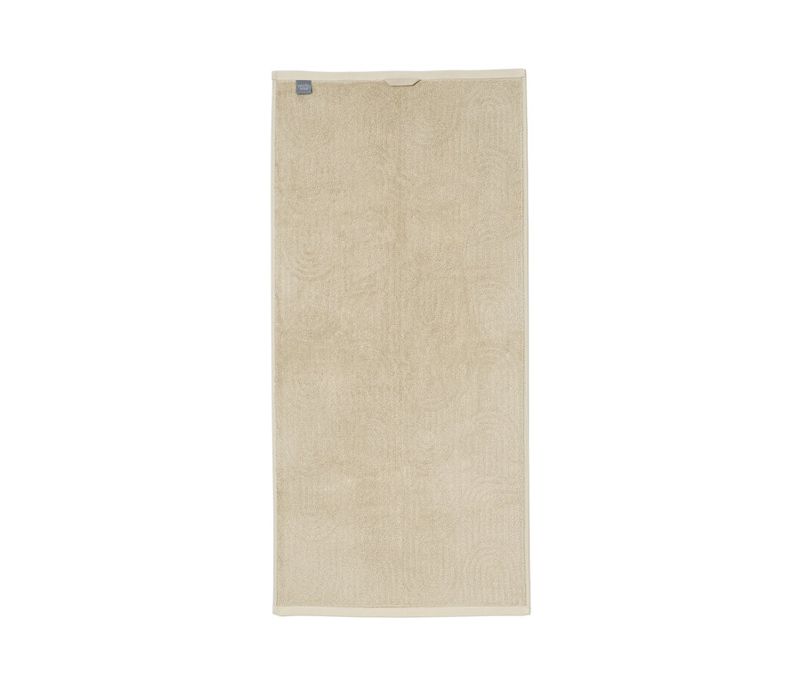 Ein cremefarbenes Jacquard-Handtuch.