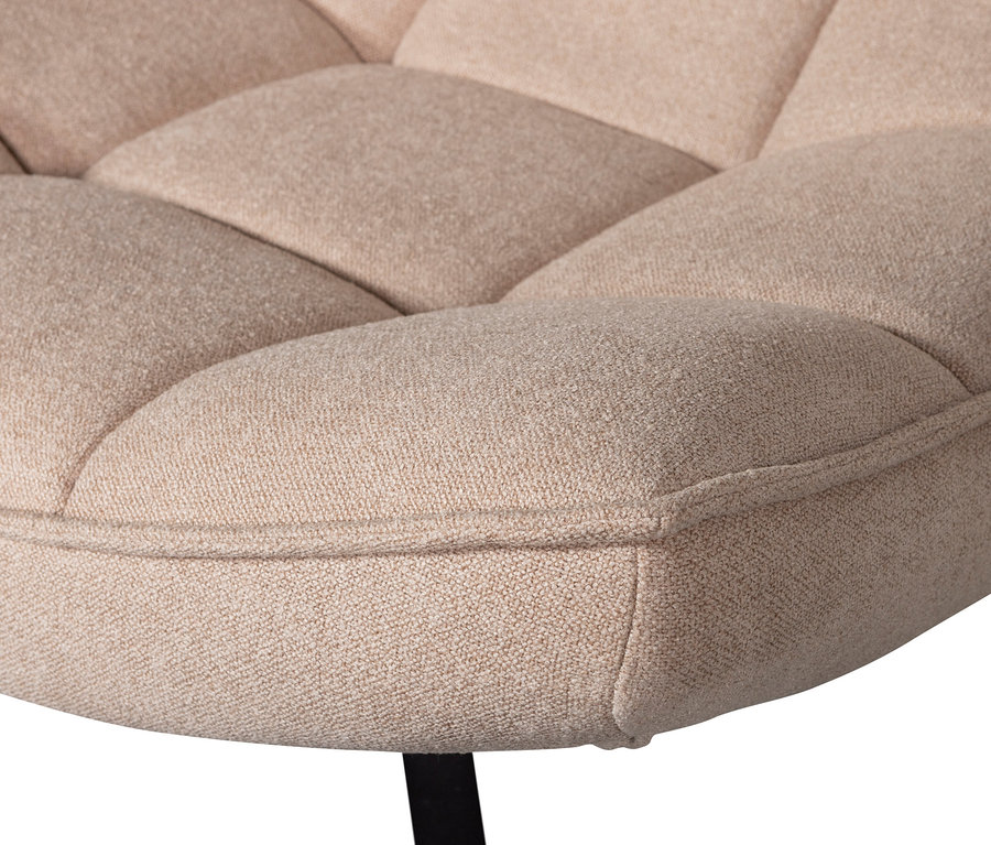 Detailansicht eines naturfarbenen Woood Drehsessels "Maudi".