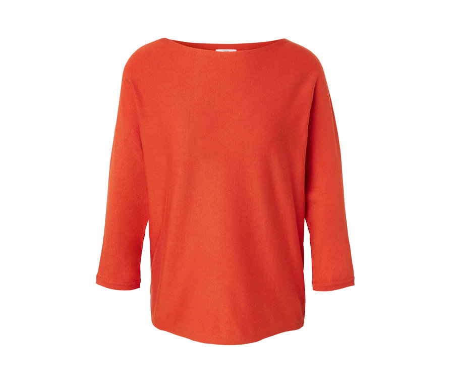 Orangefarbener Feinstrickpullover mit Dreiviertelärmeln.