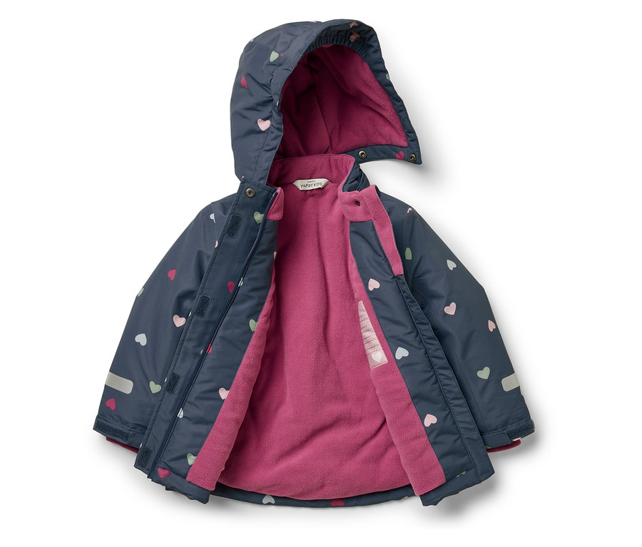 Offene dunkelblaue Jacke mit Kapuze, pinkem Fleecefutter und Herzmuster.