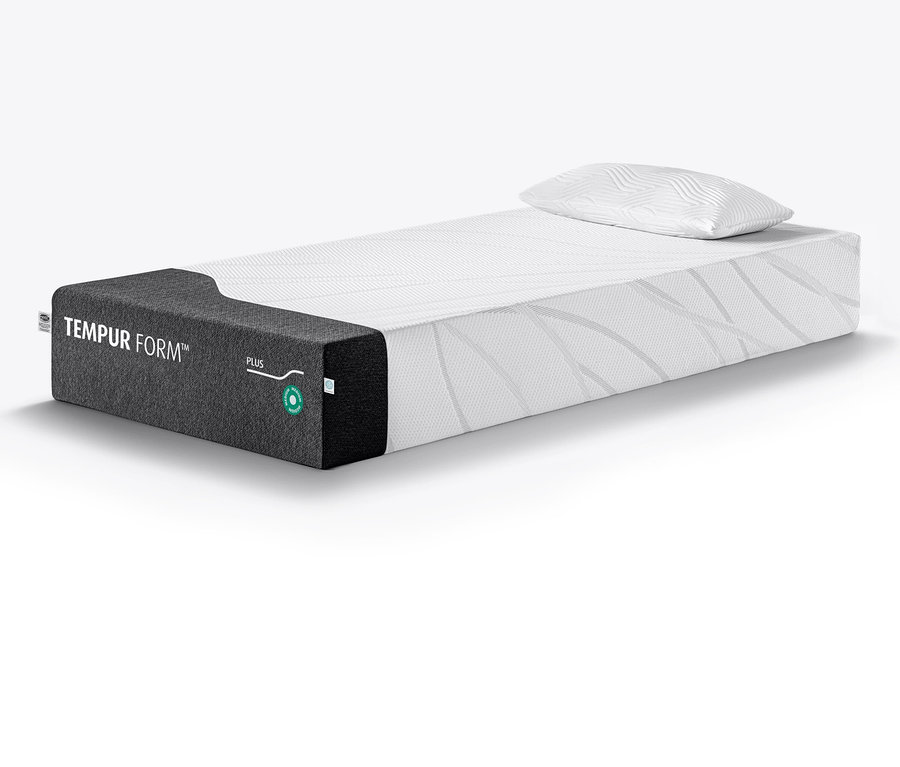 Eine TEMPUR Form™ Plus Matratze, medium, mit einem weißen, gemusterten Kissen darauf.