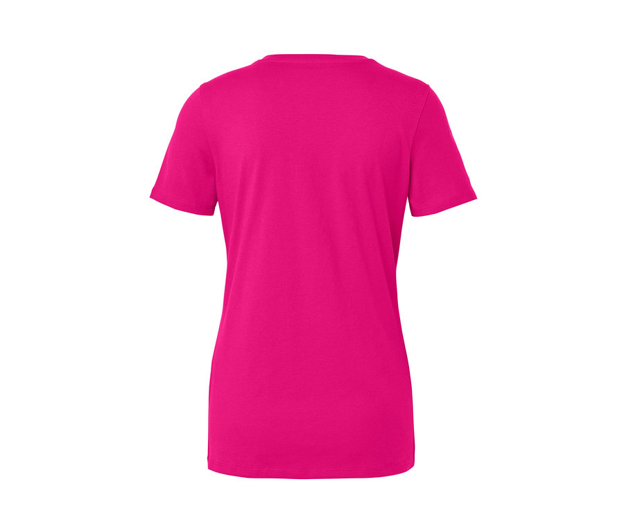 Detailansicht eines pinken T-Shirts.
