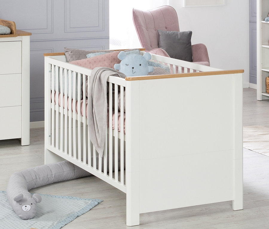 Kinderzimmer mit roba Kinderzimmer-Set »Ava« mit Bett, Wickelkommode und Schrank.