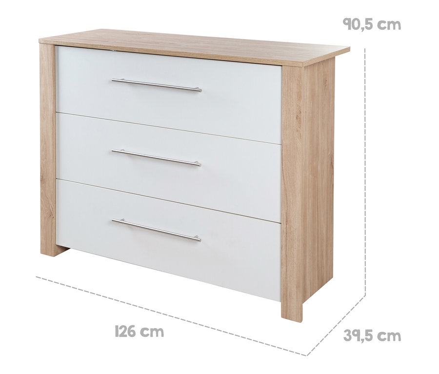 Die roba Wickelkommode »Malo« mit drei Schubladen und silbernen Griffen vor weißem Hintergrund.